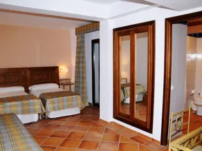 Hostal Doña Lola Marina - Image 2