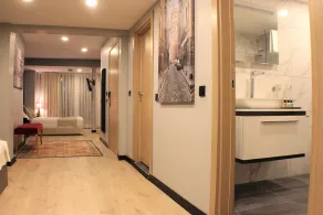 Vvr Hotel - Image 2