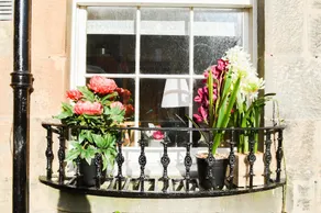 Traditional 2 Bedroom Flat Near City Centre - Image 5