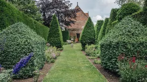Lavish Tudor Estate & Gardens - Sleeps 25 - Image 5