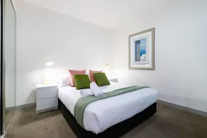 Raphael, 2BDR Carlton Apartment - Image 4