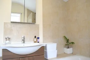 2 Bedroom House Close To Peckham Rye Park - Image 4