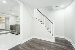 Stunning and Exclusive Home in Burlington - Image 4