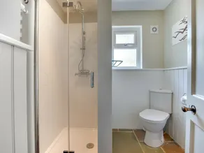 Plush Holiday Home in Cornwall With Private Garden - Image 2