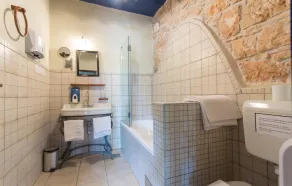 Stunning Home in St Negricani With 9 Bedrooms - Image 2