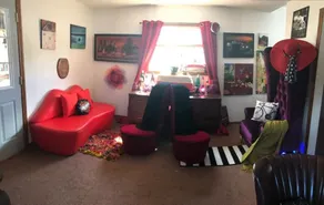 Laid Back Manor - Image 2
