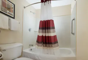 Red Roof Inn Cincinnati Northeast - Blue Ash - Image 3