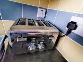 Stylish Luton Apartment With Wi-fi & Free Parking - Image 4