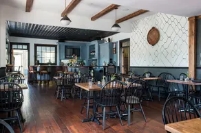 Vanderbilt Lakeside Bar Room & Guesthouse - Image 3
