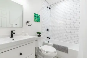 Cozy 2-storey 2BR Apt Near Parks and King St - Image 5