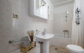 Stunning Home in Sveti Anton With Wifi and 4 Bedrooms - Image 3