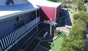 Pemberton Lodge, central location private minigolf - Image 3