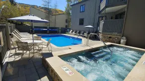 Westwind 208b Hotel Room in Lionshead Village - Image 4