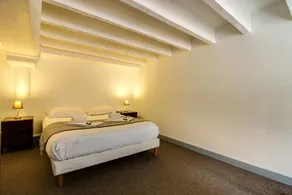 Beautiful Flat Fits 2 in Jules Ferry - Image 2