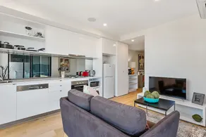 BRUNSWICK Stylish Space with Parking + Netflix - Image 3