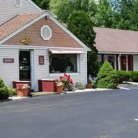 Lenox Inn - Image 2