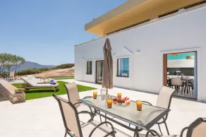 Cap Bleu Seafront Holiday Home - Image 5