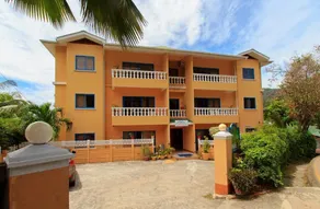 Vicky's Holiday Apartments - Image 4