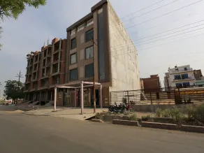 Royal Crown By OYO Rooms - Image 3