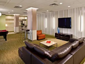 Global Luxury Suites at White Plains - Image 5