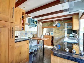 Authentic Holiday Home in Penrose Near Beach - Image 4