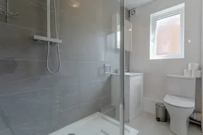 1 Bedroom Apartment Near Surrey Quays - Image 4