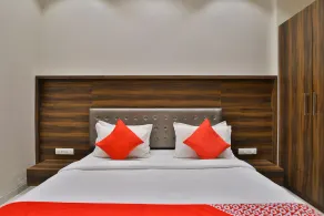 La Victoria by OYO Rooms - Image 2