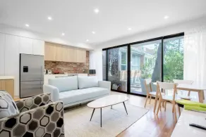 Designer Taste 2BR Townhouse@hawthorn - Image 2