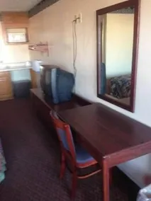 Delux Inn Motel - Image 5