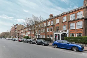 Elegant 2BR flat with garden, close to Battersea Park - Image 3