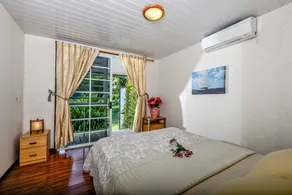TAHITI - Fare Tearii Beach - Image 2