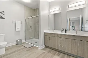 2BR Modern Living in Tranquil Scene - Image 5