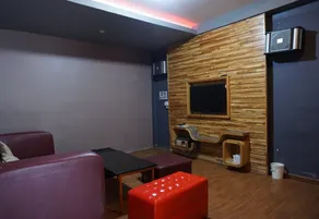 In And Out Hotel - Image 4
