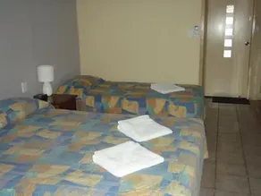 Gladstone Village Motel - Image 3