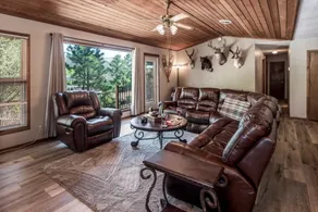 English - Three Bedroom Cabin - Image 3