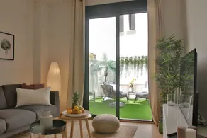 Deluxe Apartment Downtown with Pool & Parking - Image 5