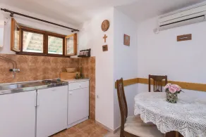 Awesome Home in Nova With Wifi and 4 Bedrooms - Image 4