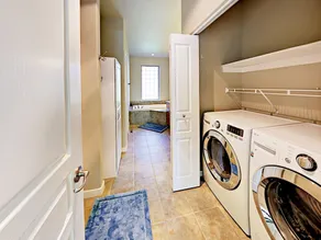 3br W/ Private Hot Tub & Gorgeous Creek Views 3 Bedroom Condo - Image 3