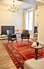 1 Bedroom Flat In Central Marais - Image 5