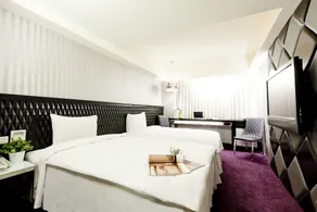 The Longstay Hotel - Image 4
