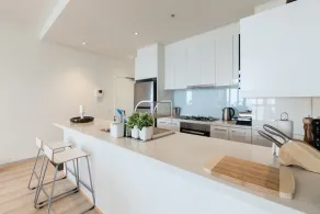 LENA, 2BDR Southbank Apartment - Image 2