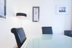 2 Bedroom Apartment With Stunning Views of Canary Wharf - Image 4