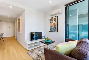 BRUNSWICK Stylish Space with Parking + Netflix - Image 4