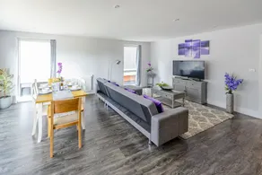Luxury Bedford Riverside Apartment - Image 5