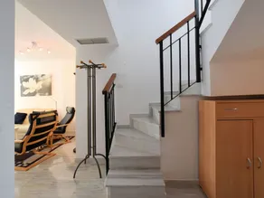 Beautiful penthouse apartment with roof terrace and panoramic views - Image 2