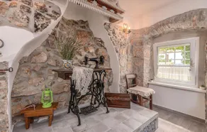 Beautiful Home in Cres With Wifi and 3 Bedrooms - Image 3