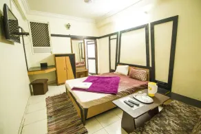 Hotel Gujarat Palace - Image 1