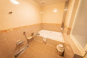 Ginowan Crystal Hotel - Image 5