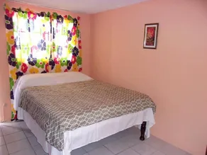 Tropical Court Inn - Image 2