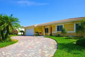 Golfview - Short Term Rental Certified by Weston. Private & Sanitized, Perfect for Social Distancing & Working From Home. Self Check-in. Private Pool, Pet Friendly. Super-host Support - Image 2